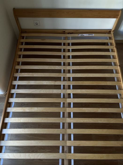 Estrutura de cama IKEA – casal 140x200 cm