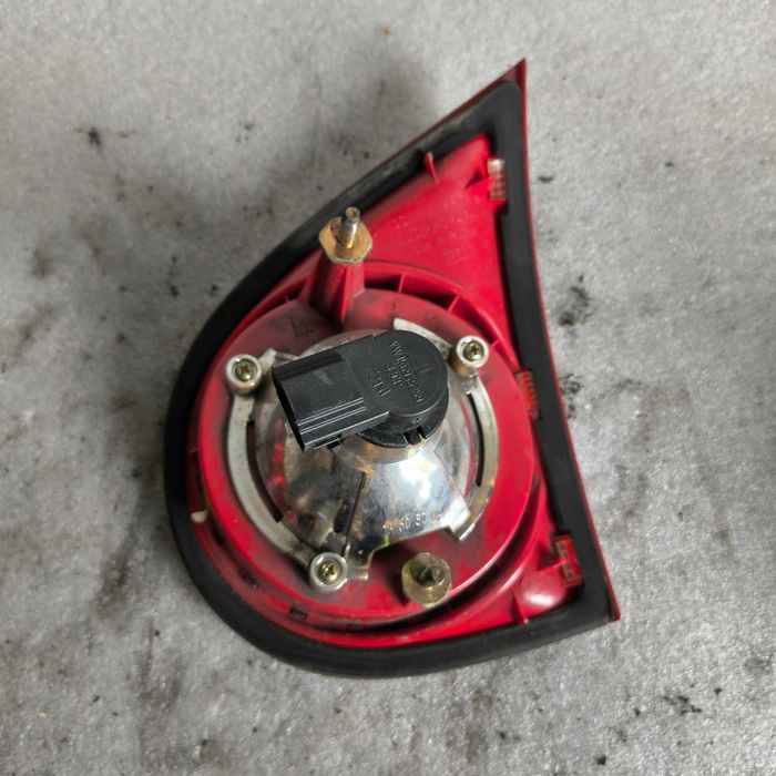 Lampa lewy tył z klapy VW Golf V 285.001 FV Transport/Dostawa