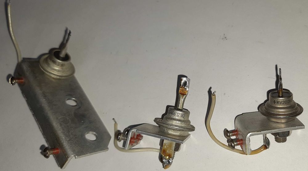 Диоды Д246Б, Тиристоры КУ202Н, планки крепления.