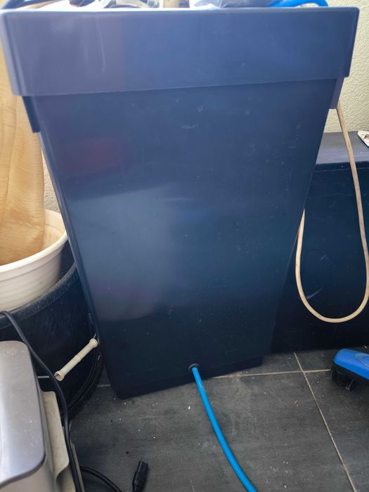 Estufa horta usada com acessórios incluídos