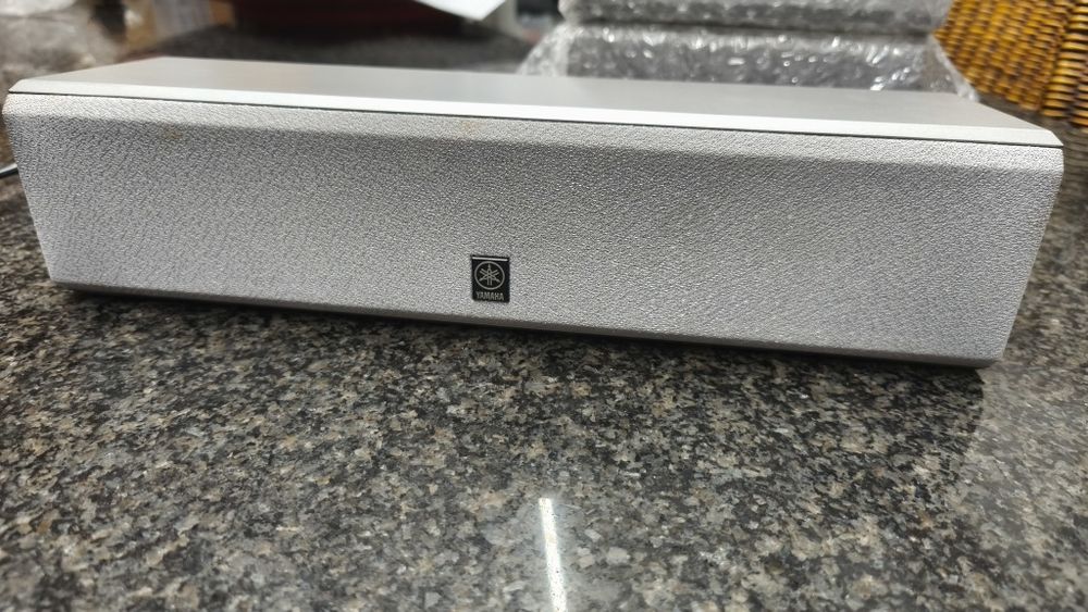 Sistema Home Cinema Yamaha 5.1 – Colunas + Subwoofer (Oportunidade)