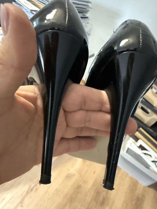 Czarne szpilki lakierowane 38 39 wysokie święta czółenka 11 cm