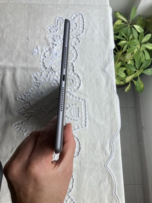 Apple iPad 8th Gen, 8ª Geração 32GB 4G/Cartão SIM