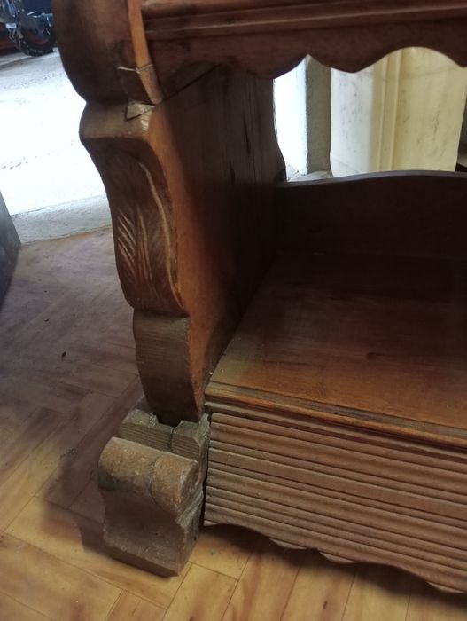 Witam na sprzedaż zabytkowy mebel dębowy ręcznie rzeźbiony