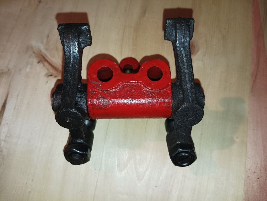 Механизм коромысел Т-40, Т-25 Клапанный механизм