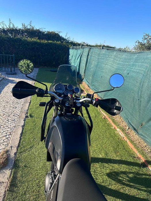 Royal Enfield Himalayan 411 — 2022 | Granite Black | Revisões sempre no concessionário oficial