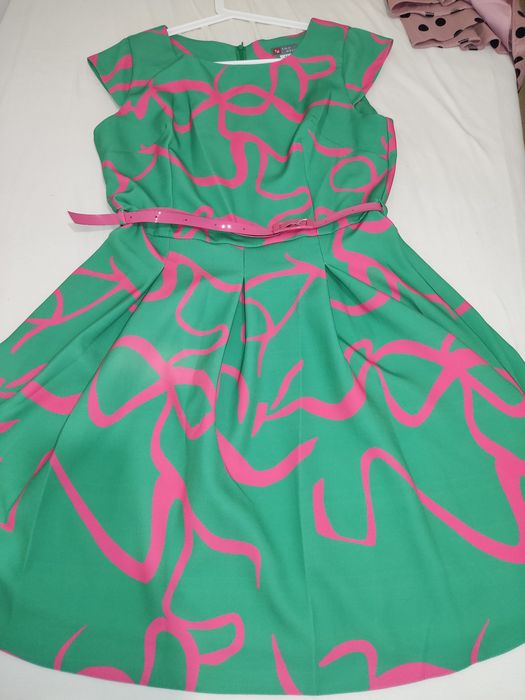 Śliczna sukienka rozmiar 40/42 rozkloszowana, na komunię