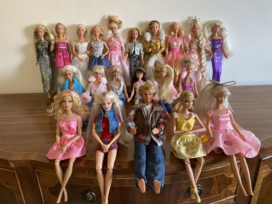 Barbies bonecas, roupas e acessorios