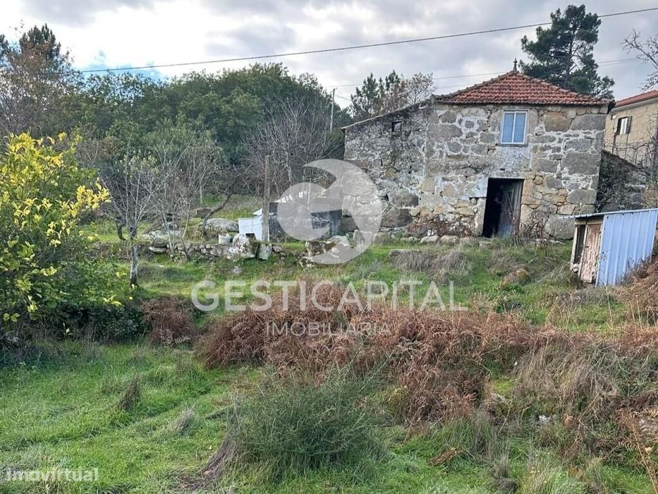 Moradia com quintal em Fandinhães, Marco de Canaveses