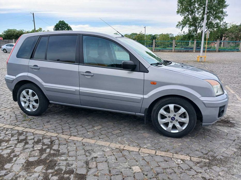 Автомобіль Ford Fusion 2011