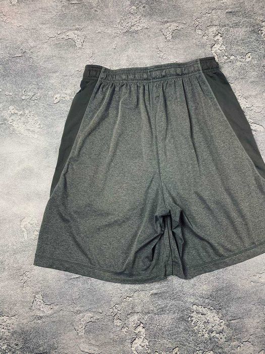 Шорти Under Armour. Розмір M
