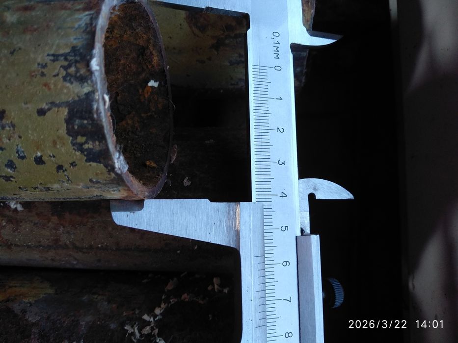 Трубы металлические сваренные круглые.