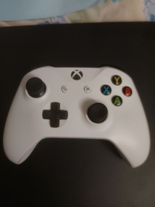 Продам xbox one x   1т