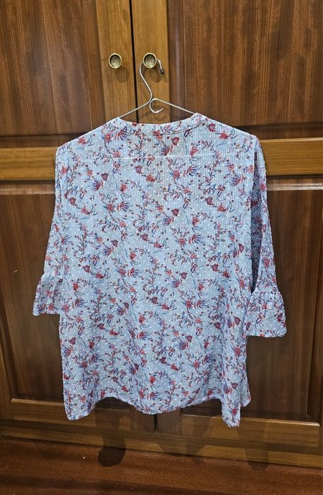 Blusa meia manga com folho