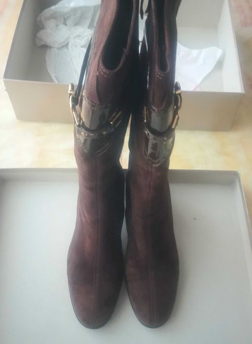 Фирменные итальянские замшевые сапоги на натуральном меху  39 размер.