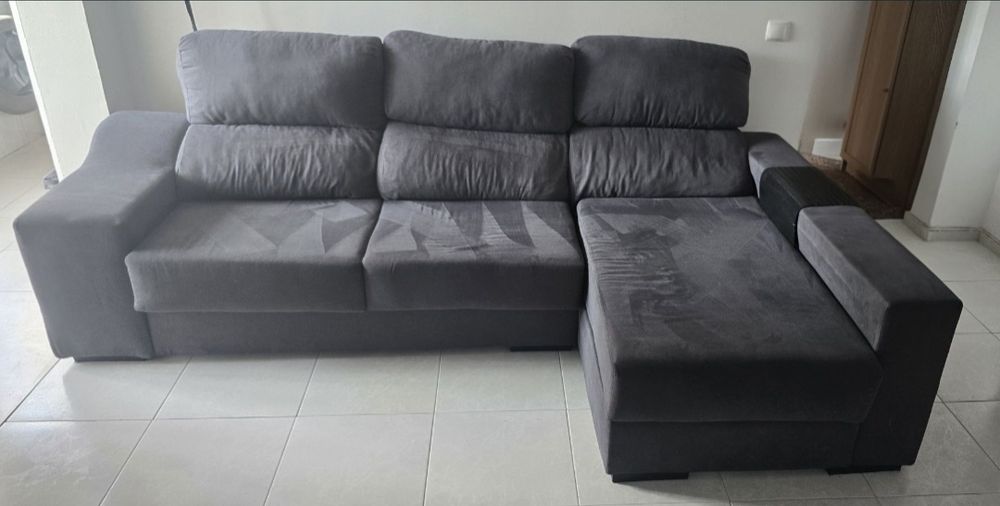 Sofa cinzento com arrumação