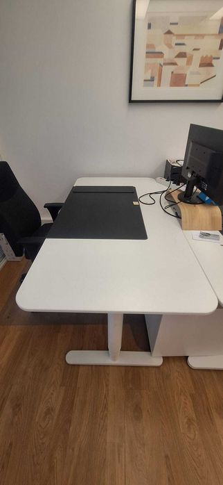 Secretária de Escritório com Tampo Branco e Pernas Reguláveis