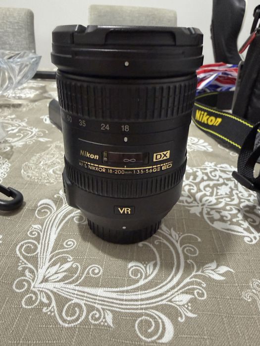 Máquina fotográfica Nikon D7100 + lente
