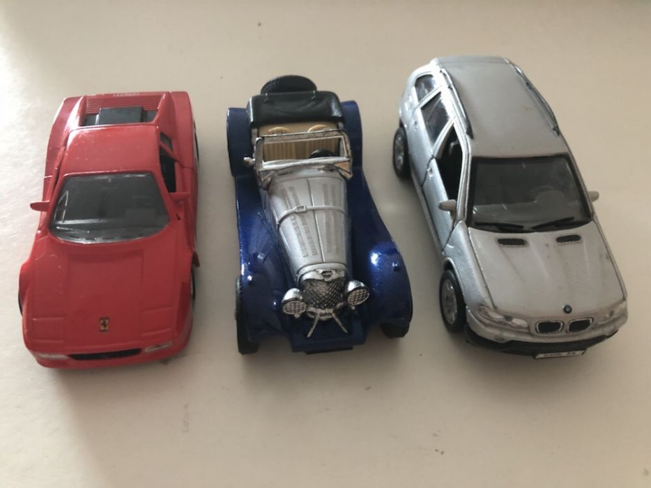 Coleção de 62 carros, à escala de 1/35