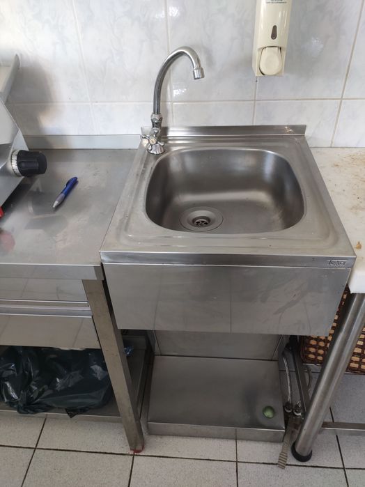 Lavatório com coluna