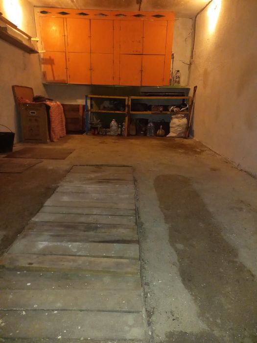 Продам капітальний гараж на Боженка