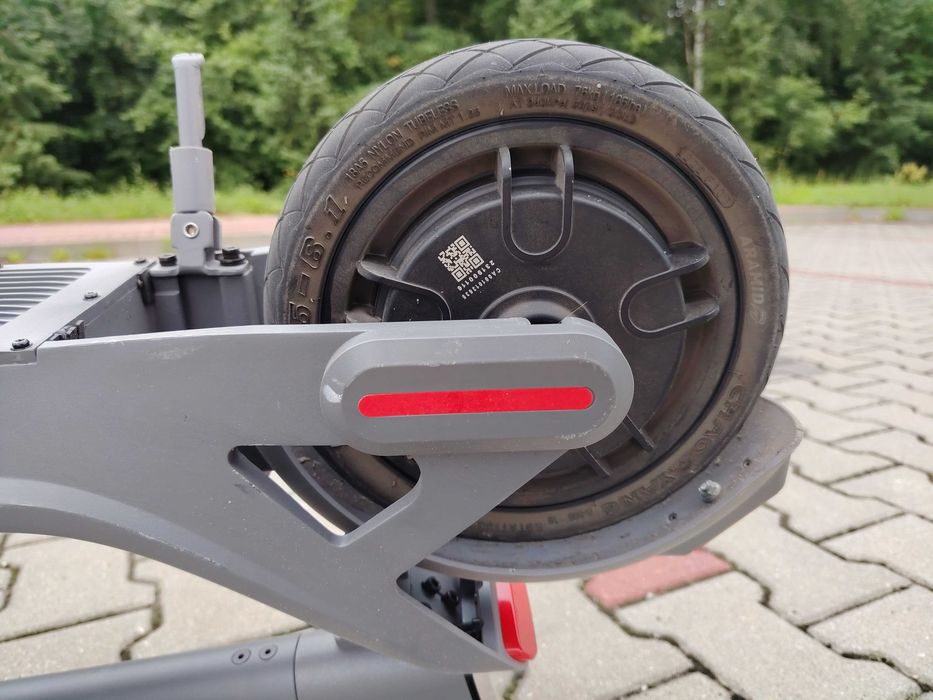 Sprzedam hulajnogę elektryczną.
