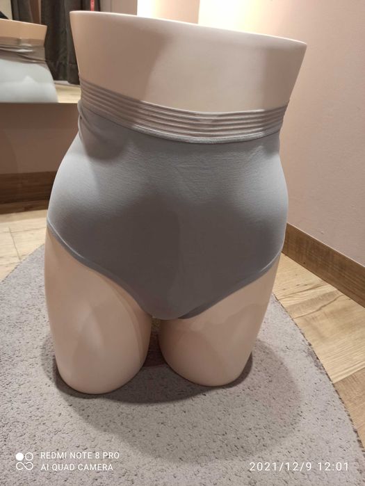 NOWE Z METKĄ! Majtki TRIUMPH Infinite Sensation Highwaist Panty r. S