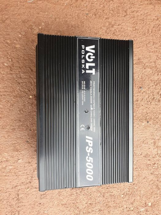 Przetwornica Volt 12-230v 2500/5000 używana sprawna