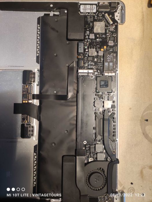 MacBook Air 2012443859998008954880