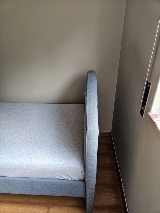 Cama individual IKEA Hauga 200x90 + colchão IKEA Hamarvik