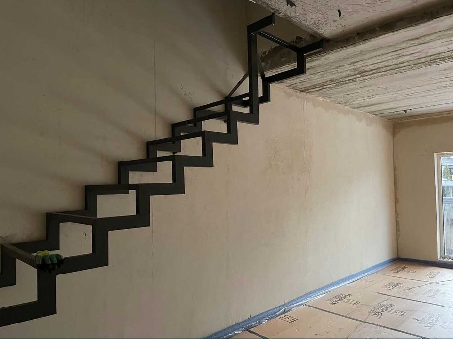 Продаж свого тауну прямо біля озера.Центральні комунікації