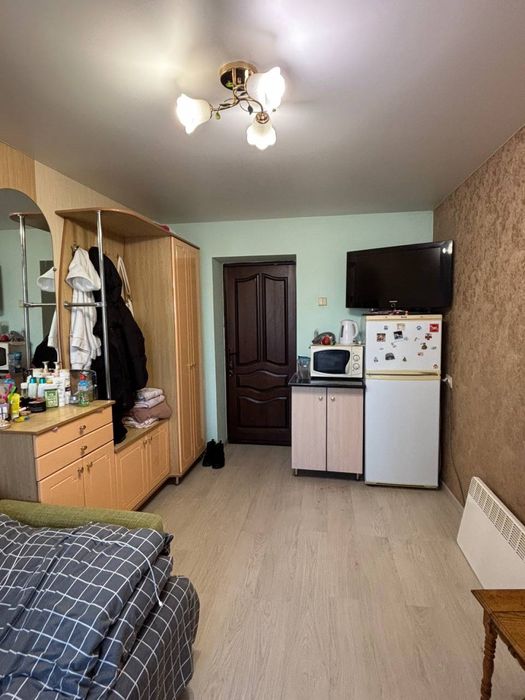 Здається кімнатна в гуртожитку Костянтина Василенка 14,