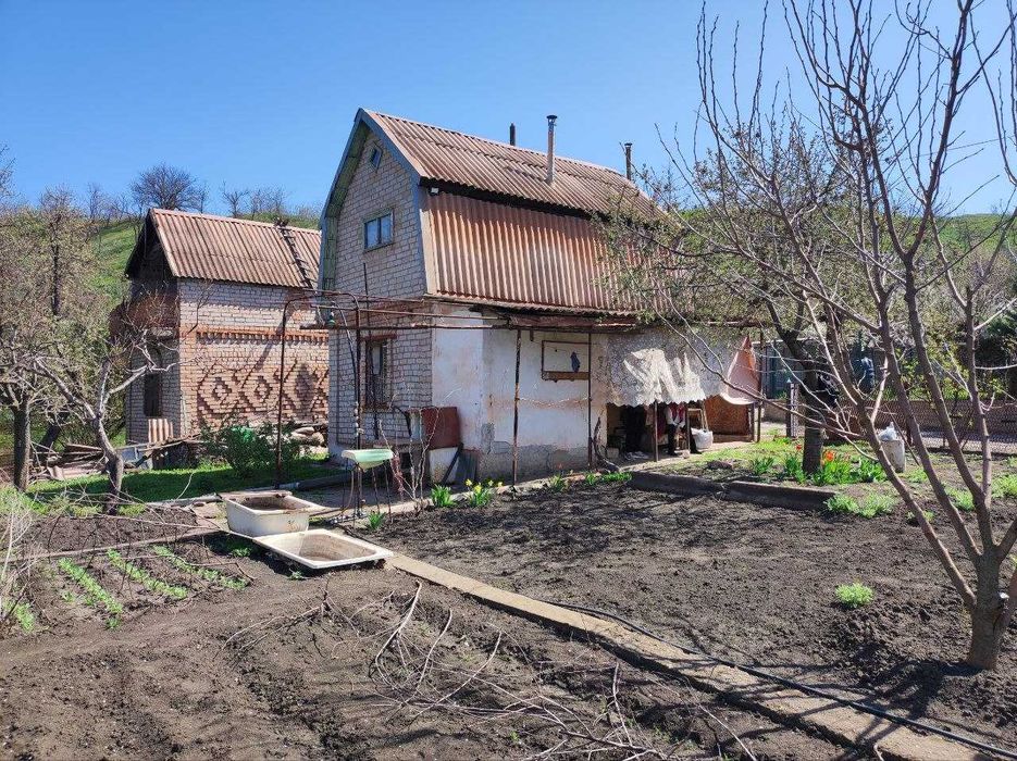 Продам дачу. 2-х пов. будинок з опаленням - можна жити взимку. Центр