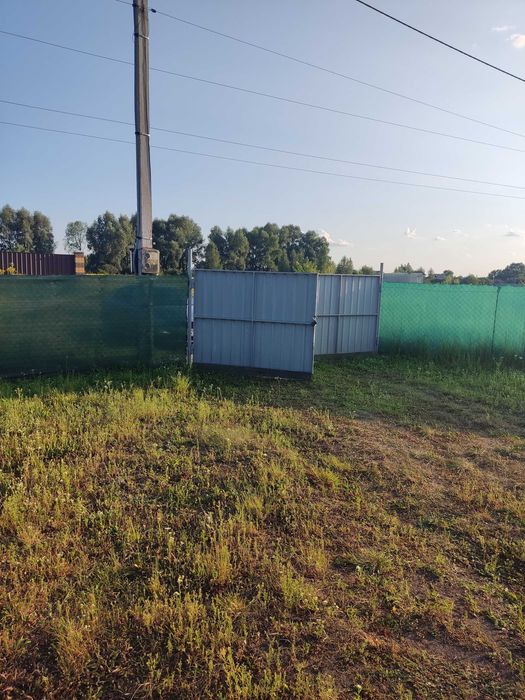 Продам ділянку в Рожнах с будівлями та комунікаціями.