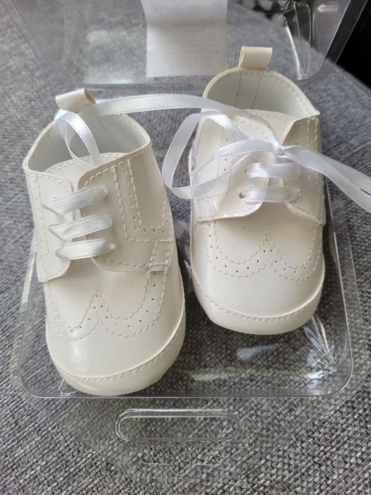 Buciki do chrztu białe nowe
