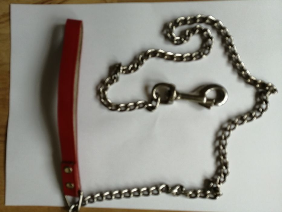 Trela em corrente com alça em pele