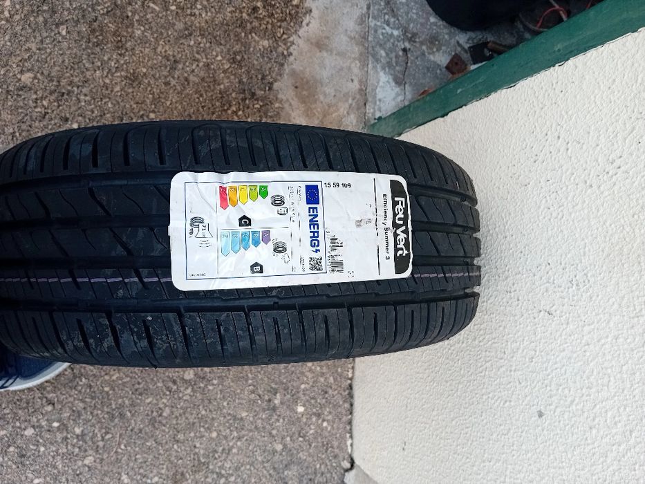 1 pneu Novo nunca rodou com selo de fábrica