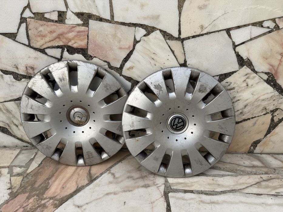 Jogo de 2 Tampões de Roda Originais Volkswagen 14" (Ref. 600 601 147)
