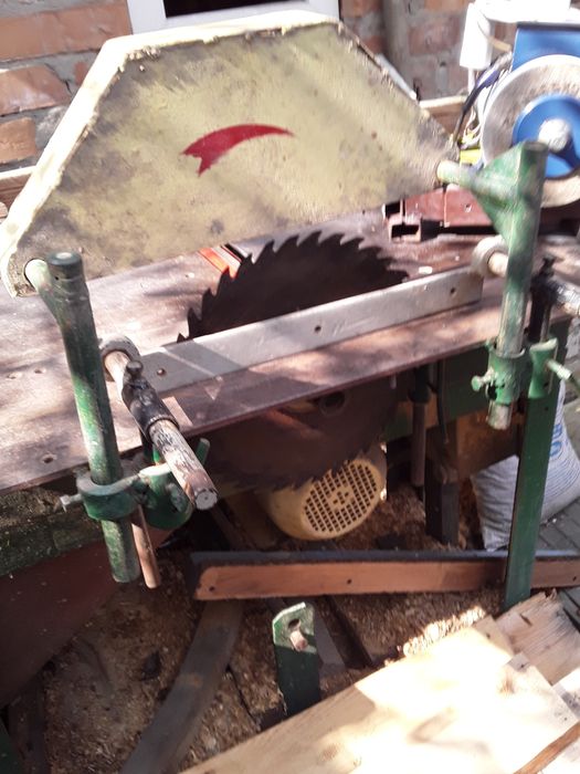 Продам деревообрабатывающий станок заводского изготовления и приспособ