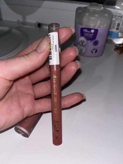 Помада Glambee в 10 відтінку, Олівець Lovit 02 відтінок