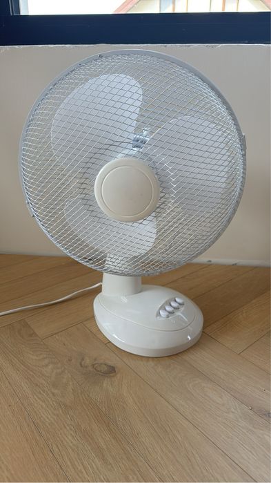 Wentylator nabiurkowy 12’’ 3 tryby wiania w upał, daje poczucie chłodu
