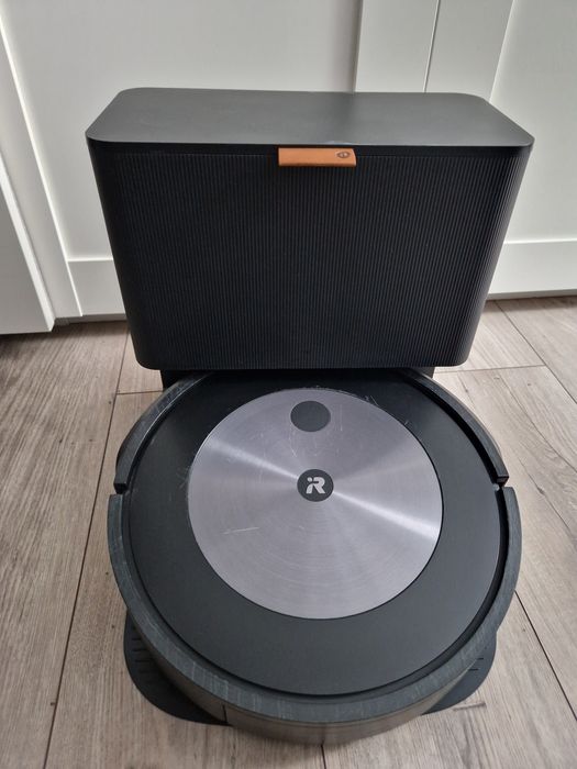 Robot sprzątający iROBOT Roomba j7+ ze stacją samoopróżniającą