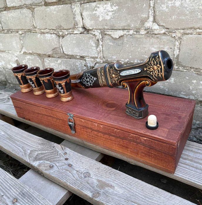 Подарунковий набір Шабля з чарками у дерев’яній скрині для чоловіків