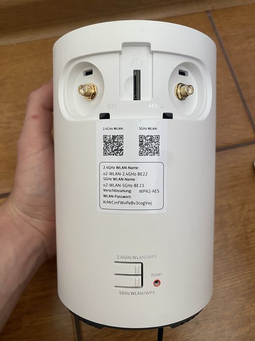 Роутер під Сім карту та кабель O2 homepost LTE