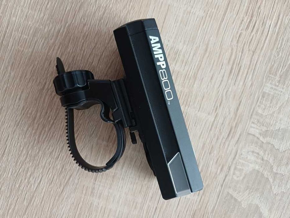 luz frontal para bicicleta Cateye AMPP 800 Lumens – Corpo em Alumínio – Pronta a Usar