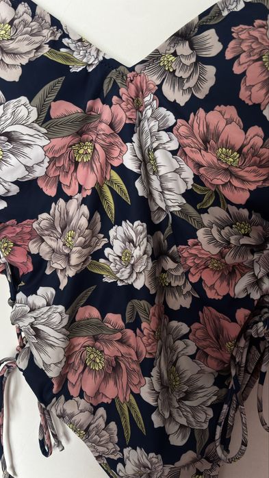Fato de banho floral azul e rosa