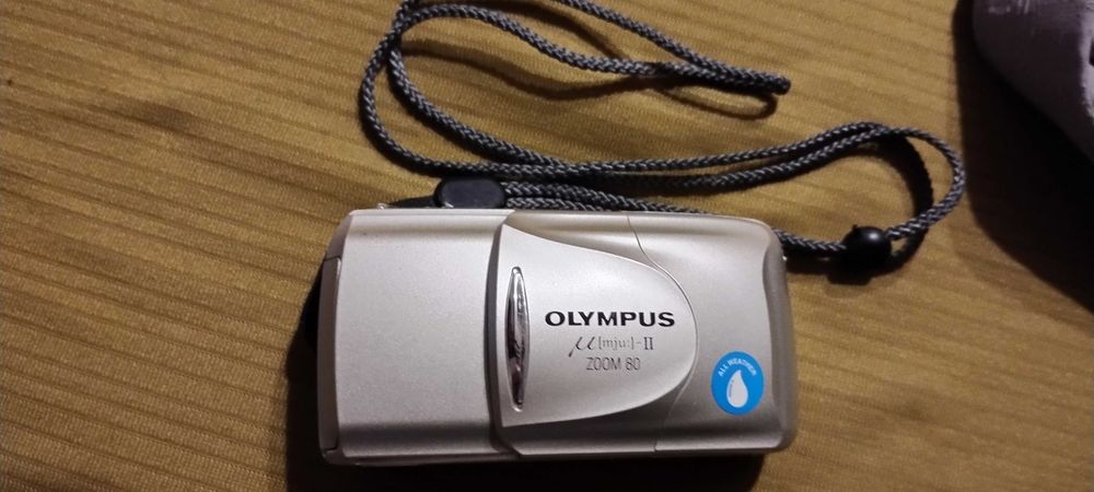 Aparat analogowy - Olympus MJU II Zoom 80  oraz etui