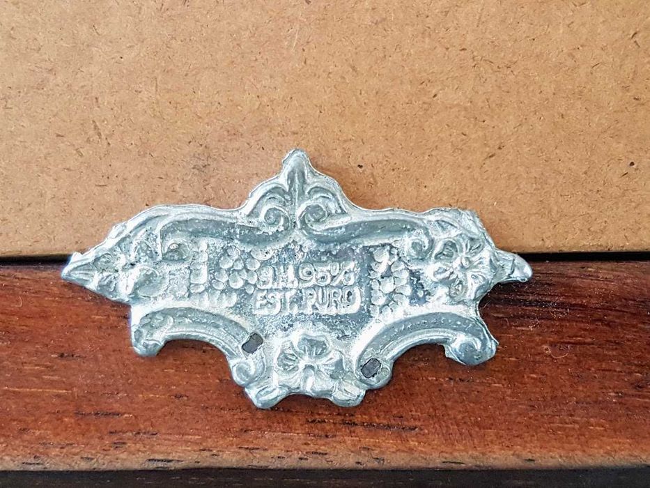 Moldura nova em madeira com aplicações em estanho puro