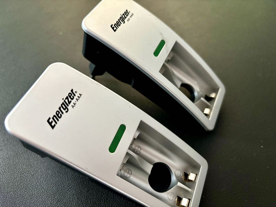 Зарядний пристрій ENERGIZER для батарейок АА, ААА