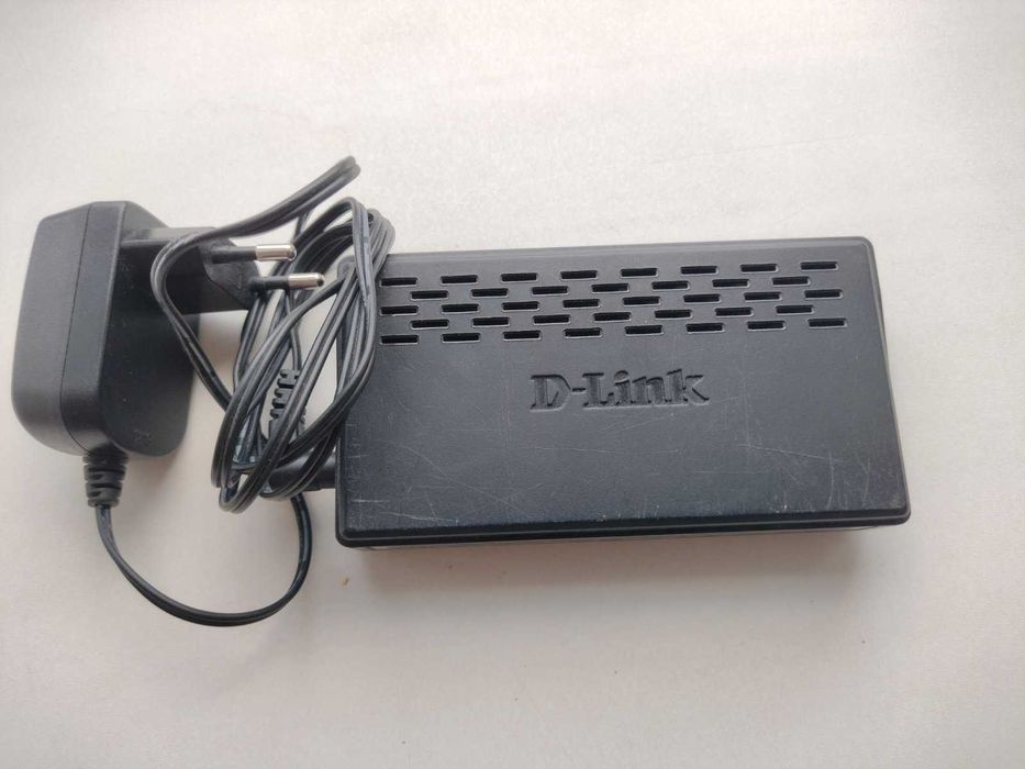 Продам комутатор ХАБ D-Link DES-1008A
